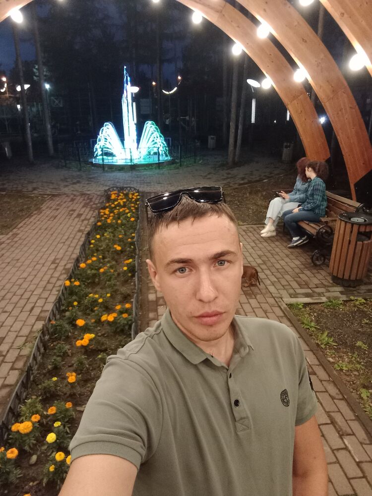 48256431  Viktor, 30 ,    
