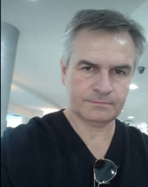  21896631  Stefan, 49 ,    