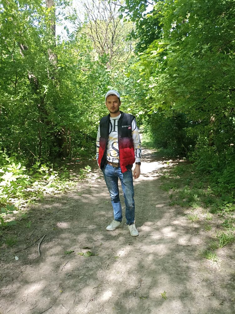  47161301  Lubomyr, 38 ,    