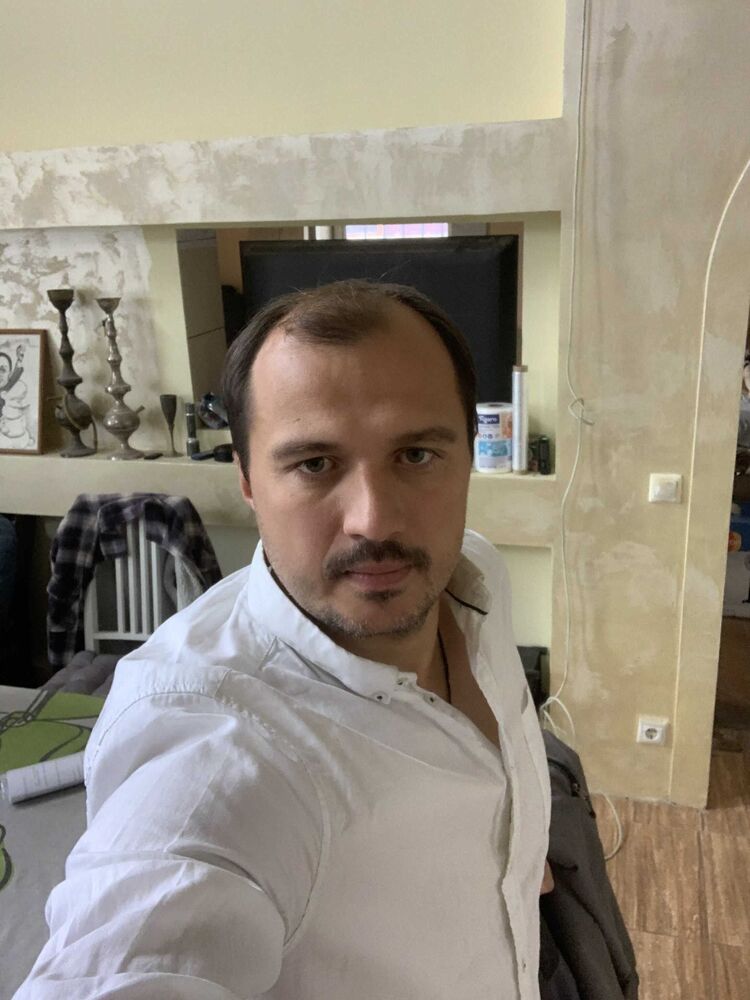  31702281  Eugenio, 43 ,    