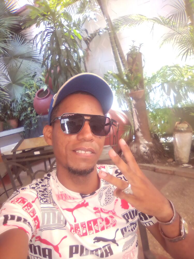  45438501  Armando, 35 ,    