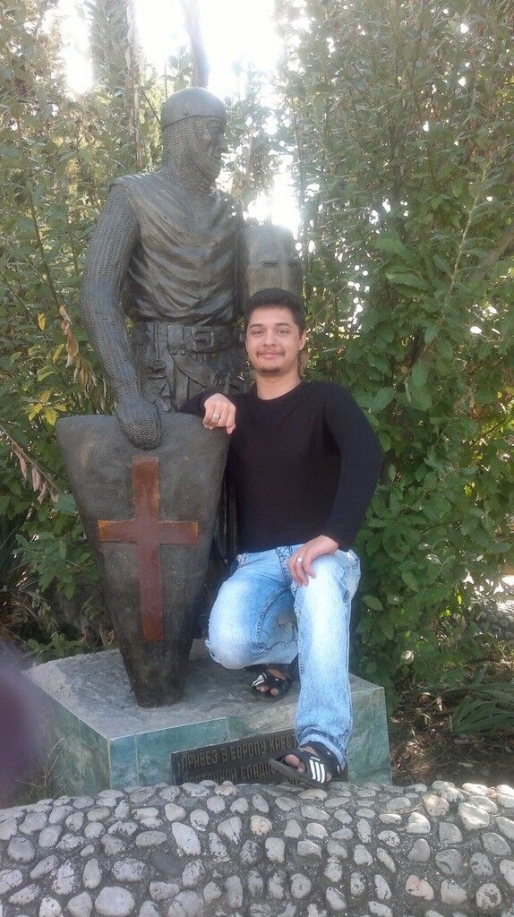  ,   Alex, 36 ,   