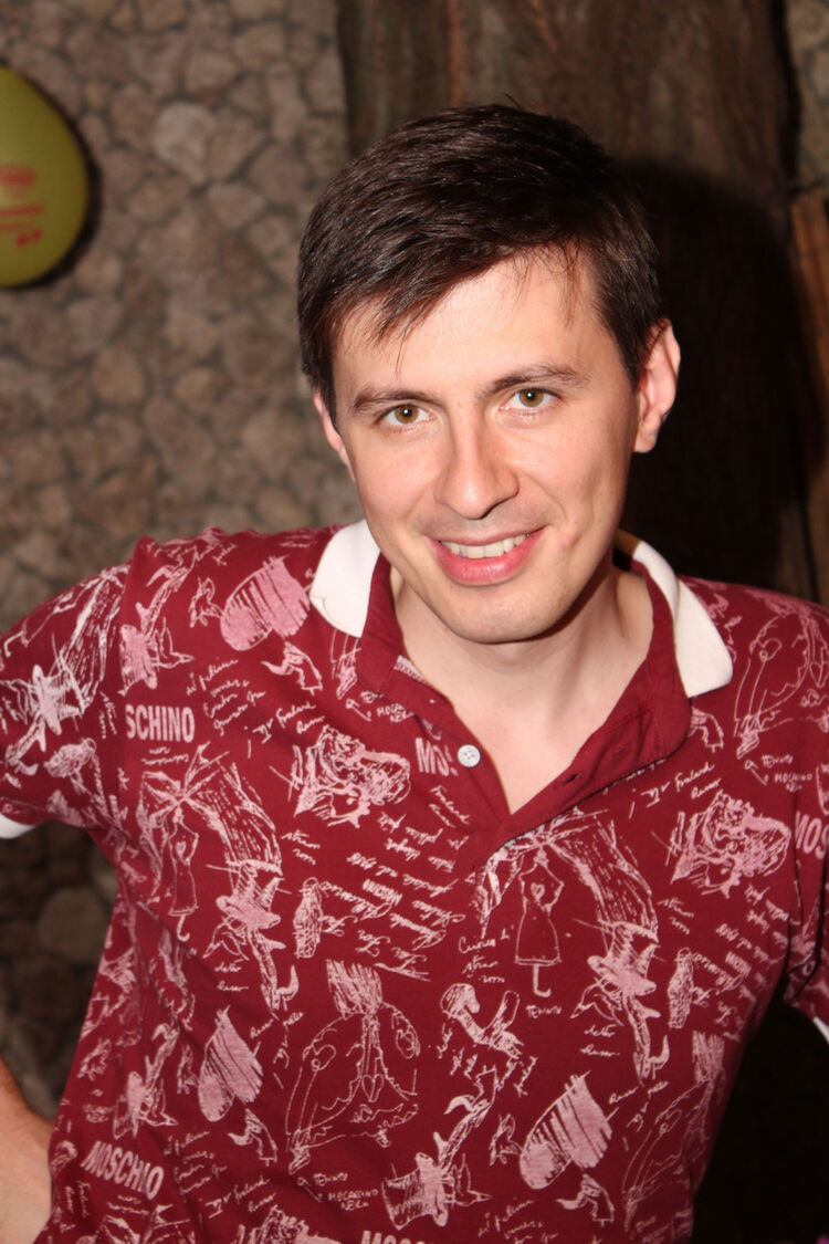  11650821  Viktor, 42 ,    
