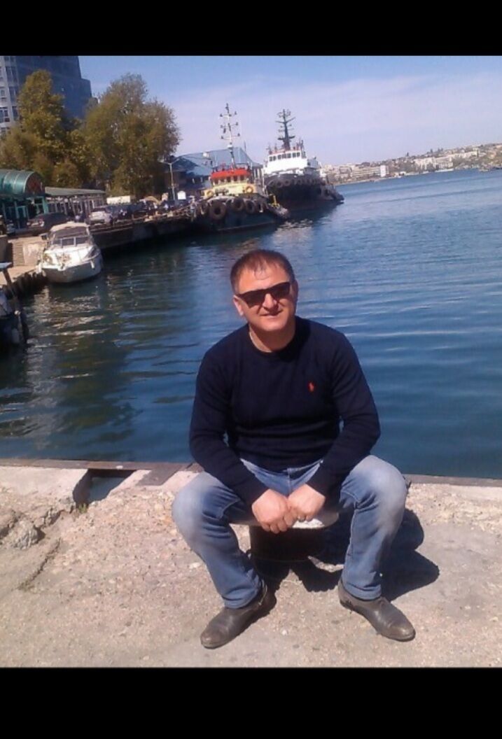  39209461  Artur, 50 ,    
