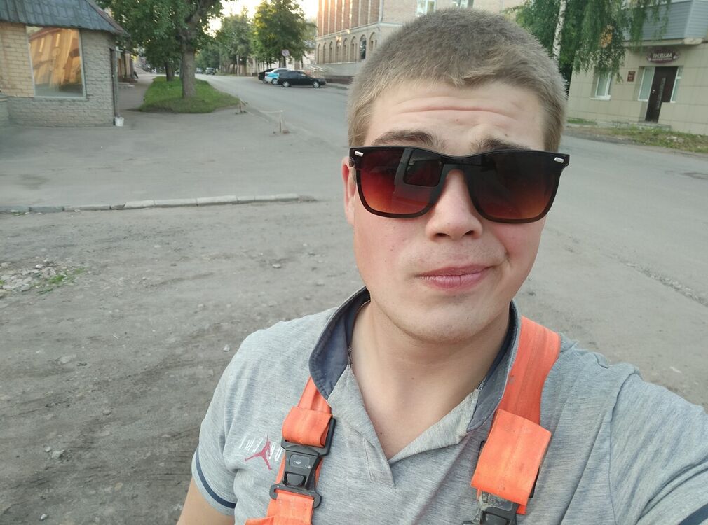  21203661  Gennady, 28 ,    