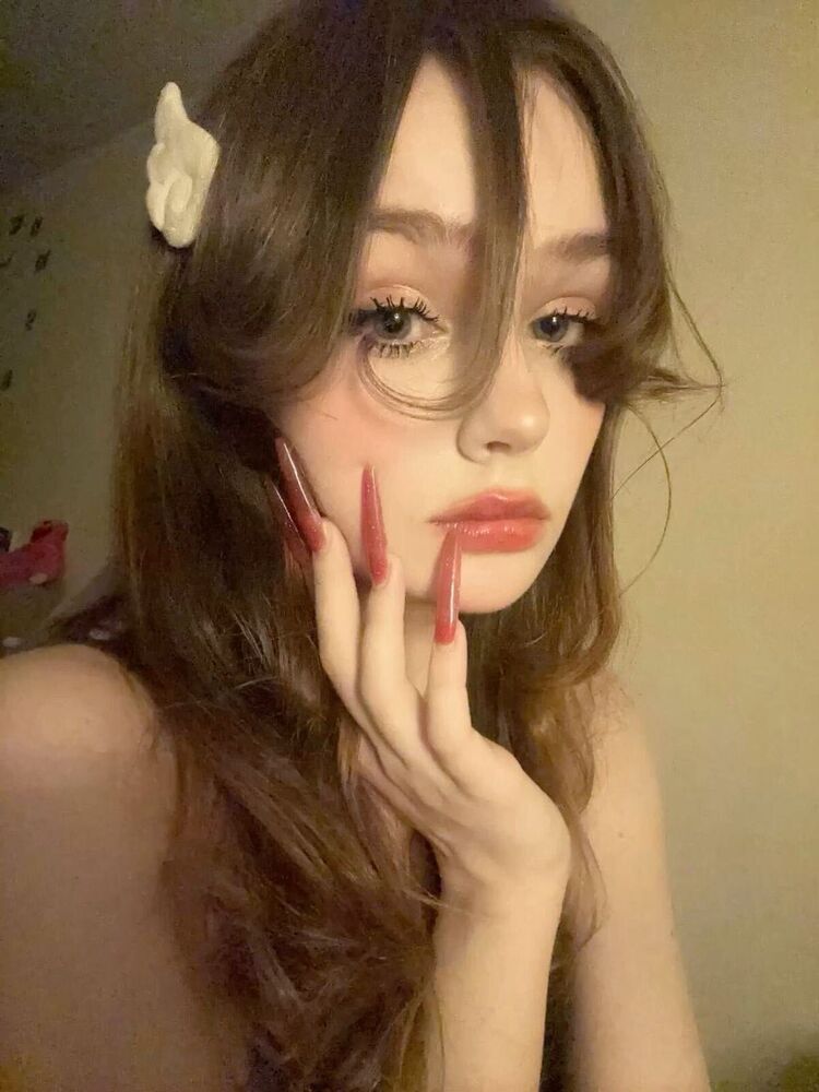  ,   Victoria, 22 ,   ,   