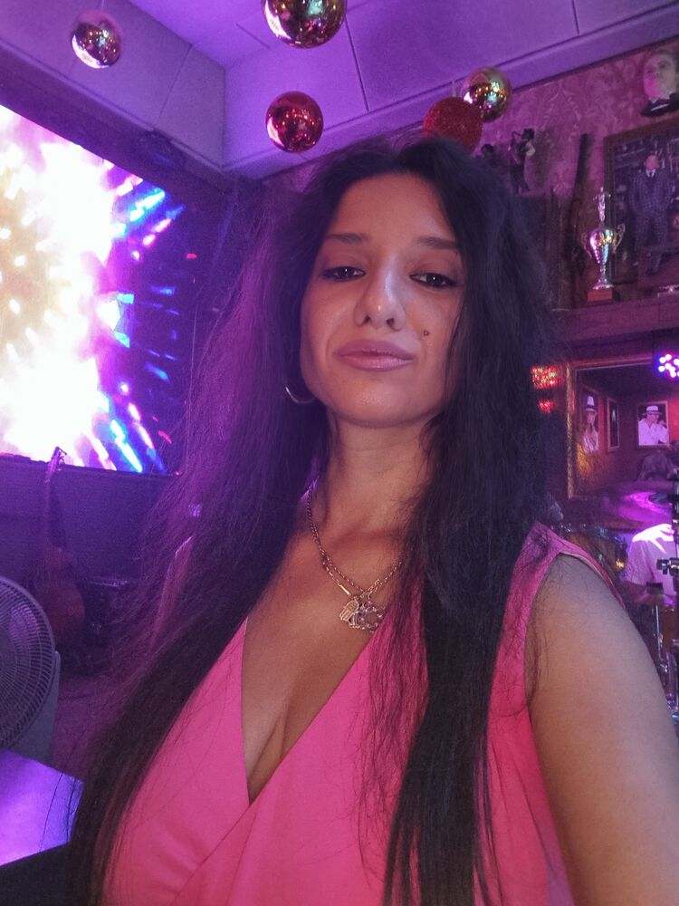  42410911  Gigi, 36 ,    