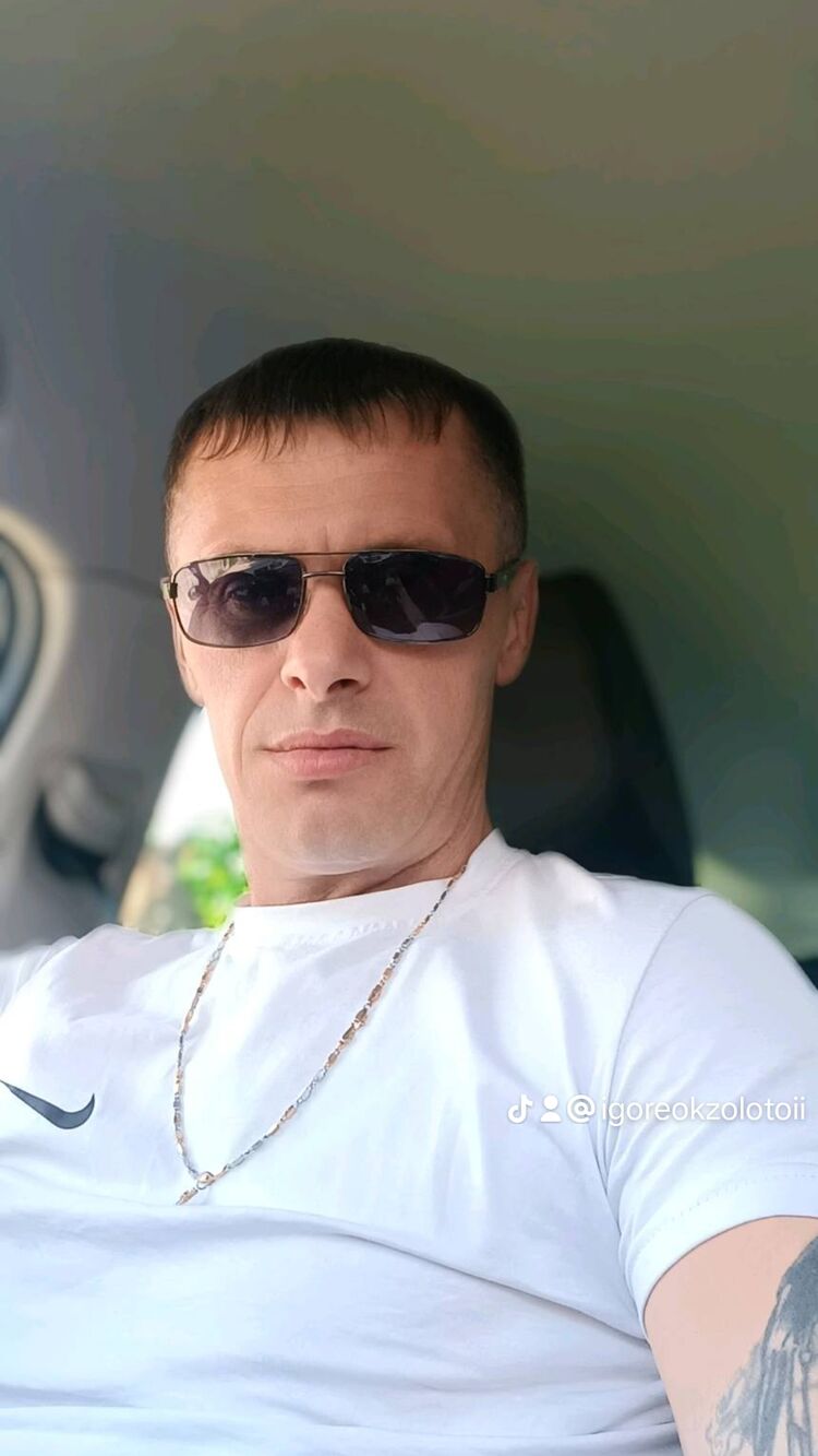  37556301  Igor, 42 ,    