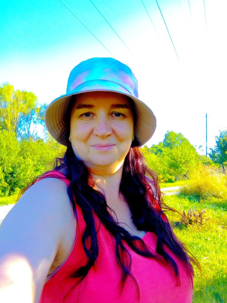  ,   Julia, 49 ,   