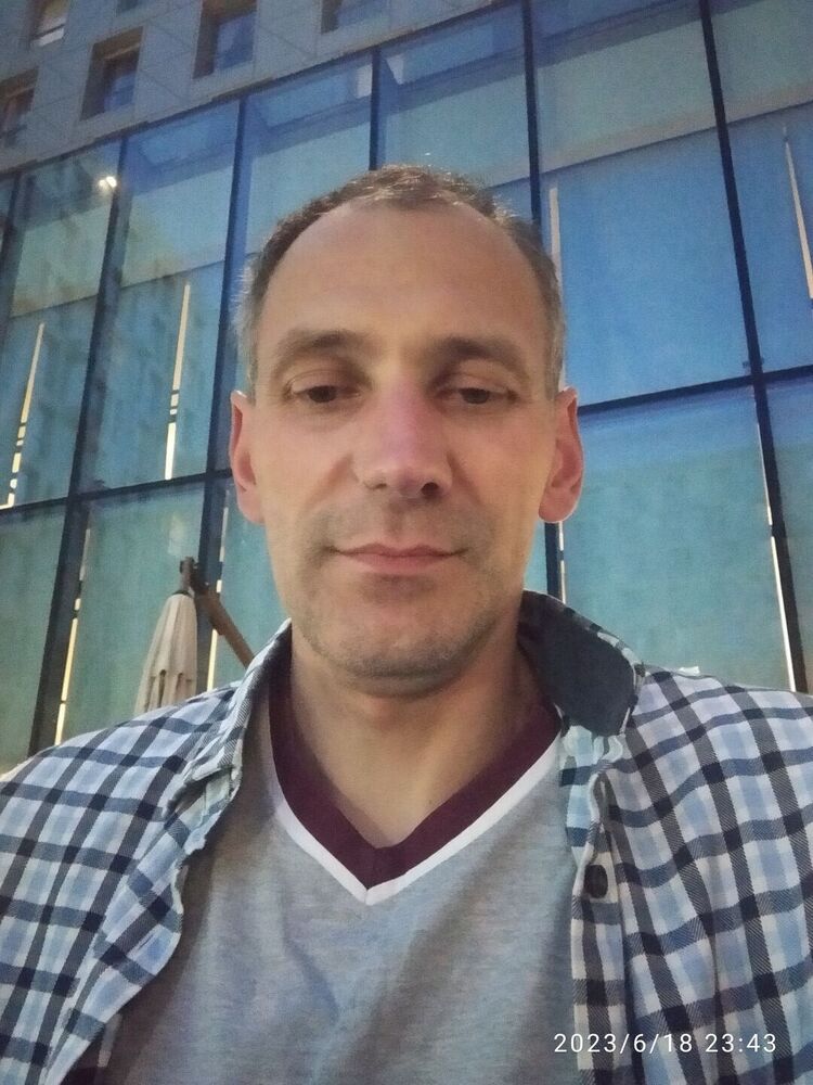  37301011  Pavel, 45 ,    