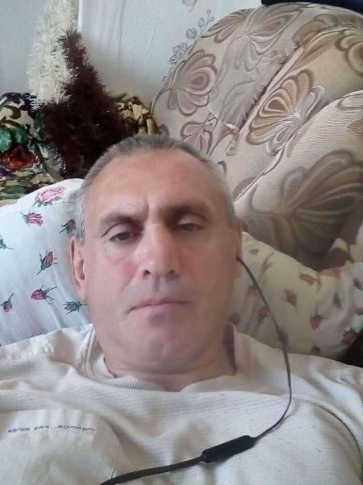  46406531  Denis, 51 ,    