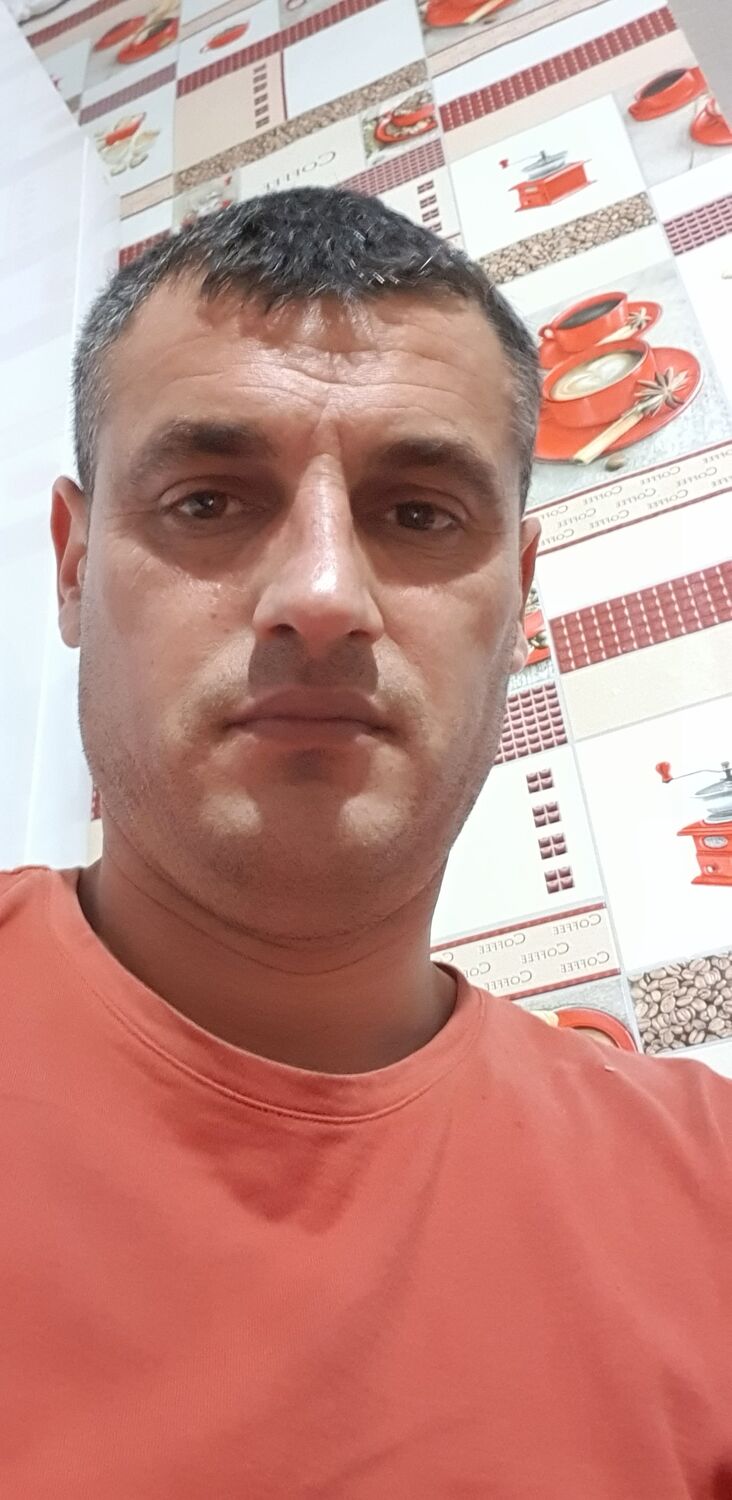  40879341  Andrei, 45 ,    