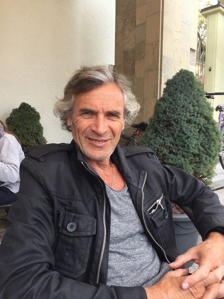  22290451  Robert, 57 ,    