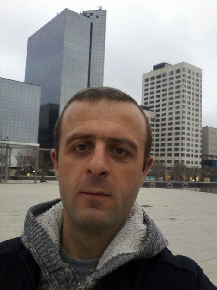  18235281  Goga, 43 ,    