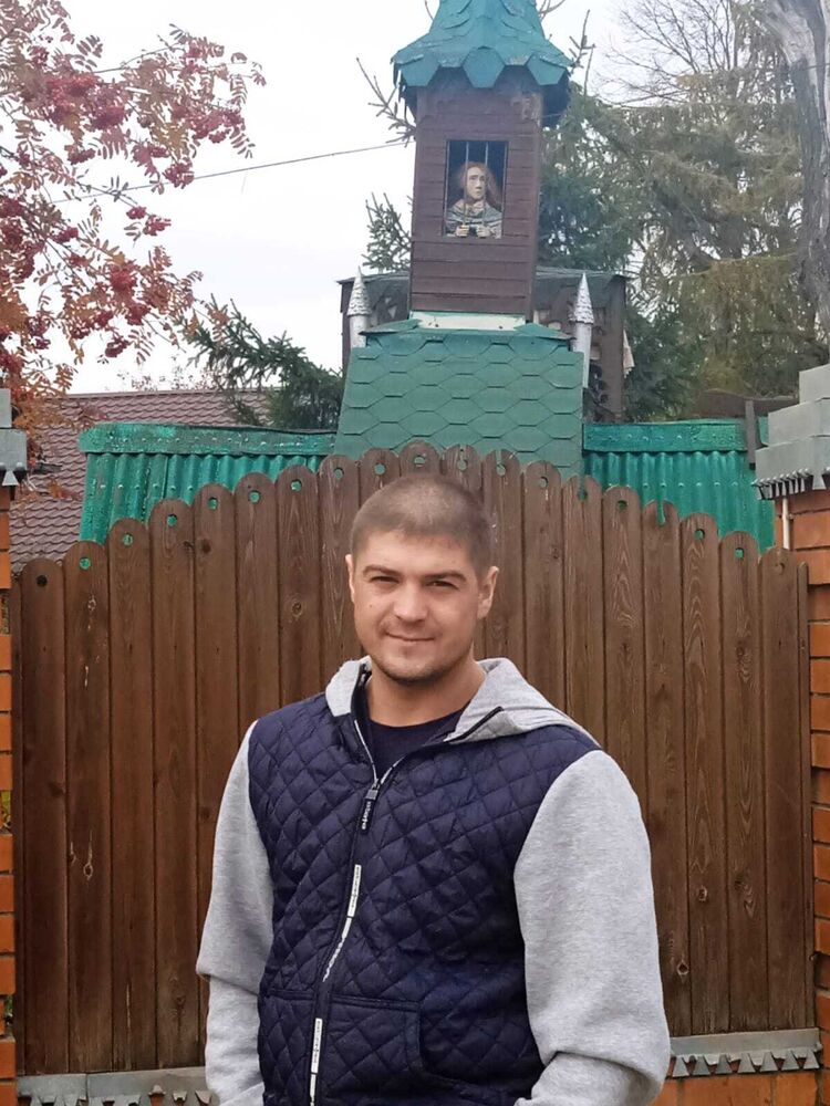  ,   Sacha, 36 ,   ,   
