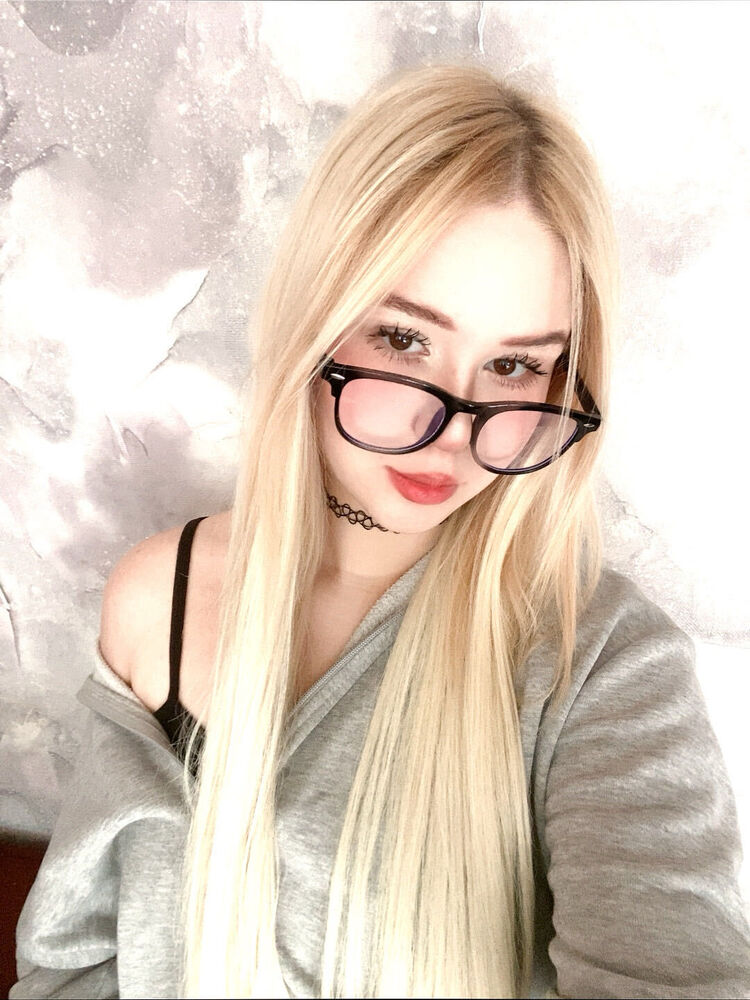  ,   Yana, 24 ,   ,   