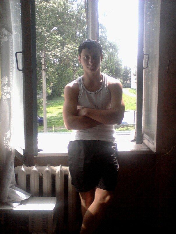  26081291  Denis, 32 ,    