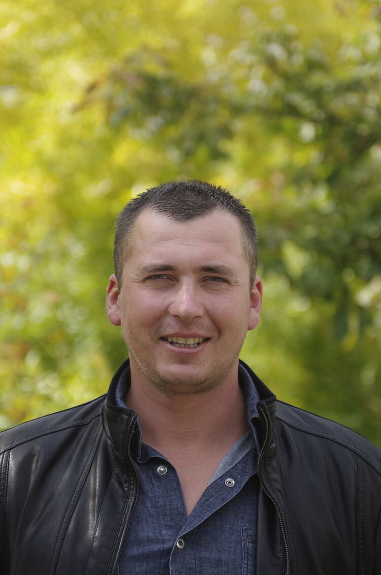  ,   Maks, 44 ,     , c 