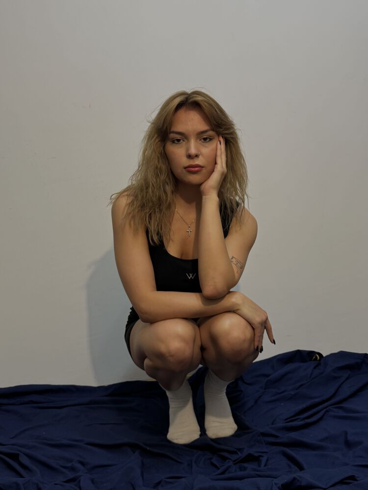  ,   Viktoria, 22 ,   ,   , 