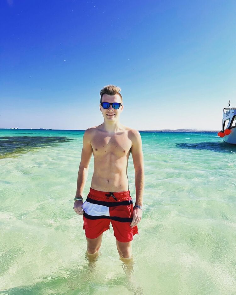  36857601  Valera, 21 ,    