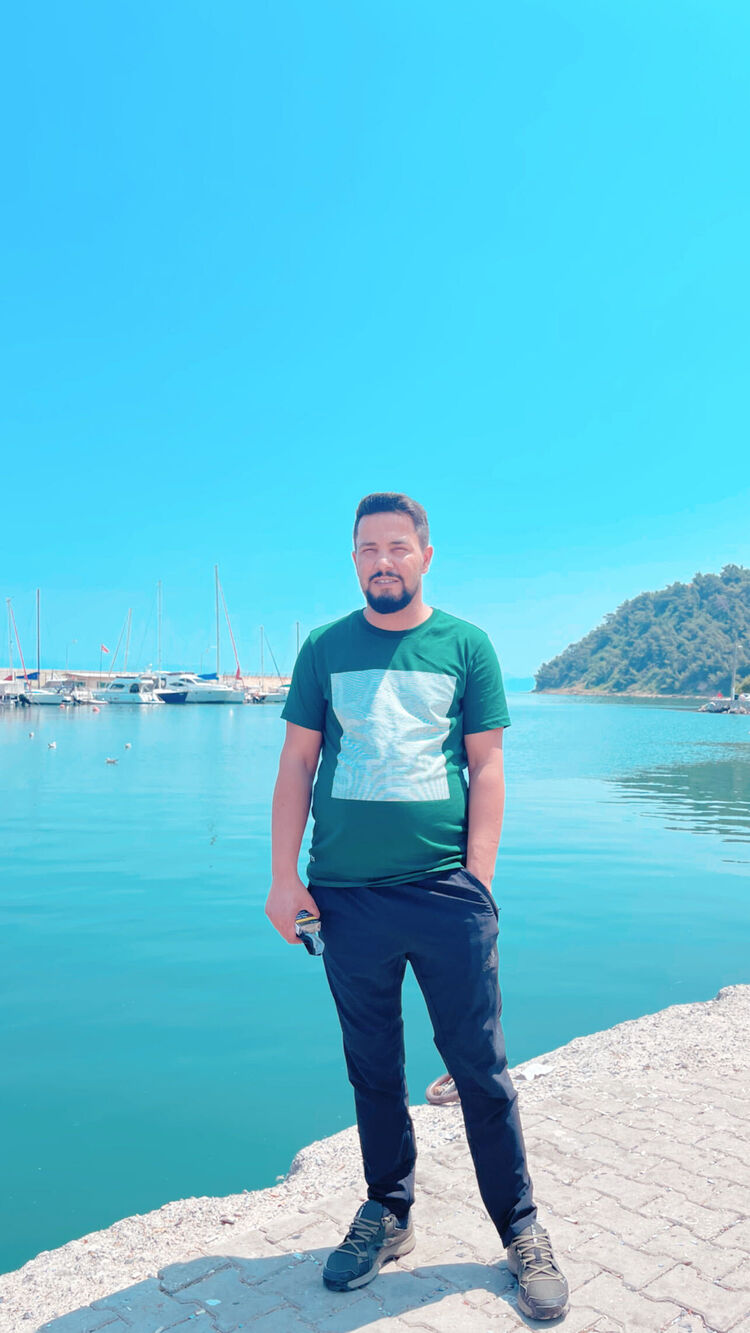  37080371  Ayaz, 39 ,    