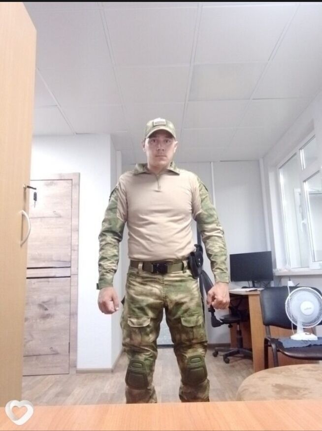  47606981  Viktor, 32 ,    