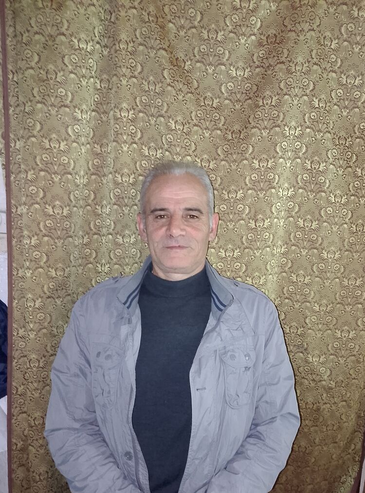  48885771  Gago, 56 ,    