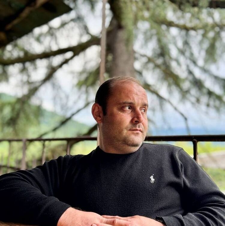  46892161  Giorgi, 38 ,    