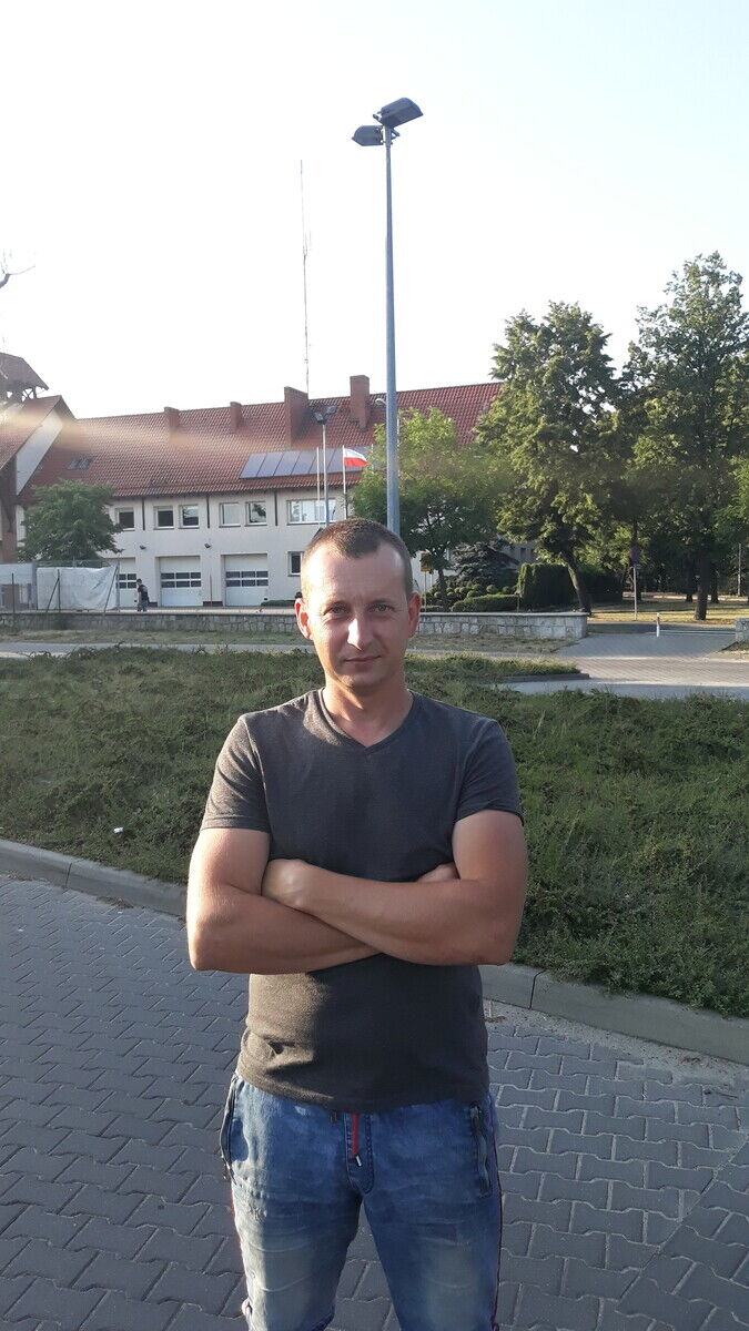  ,   Dima, 39 ,   