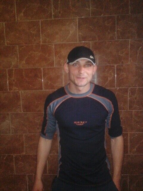  20313521  Vlad, 28 ,    