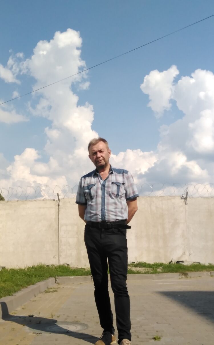  ,   Mikhail, 53 ,   c 