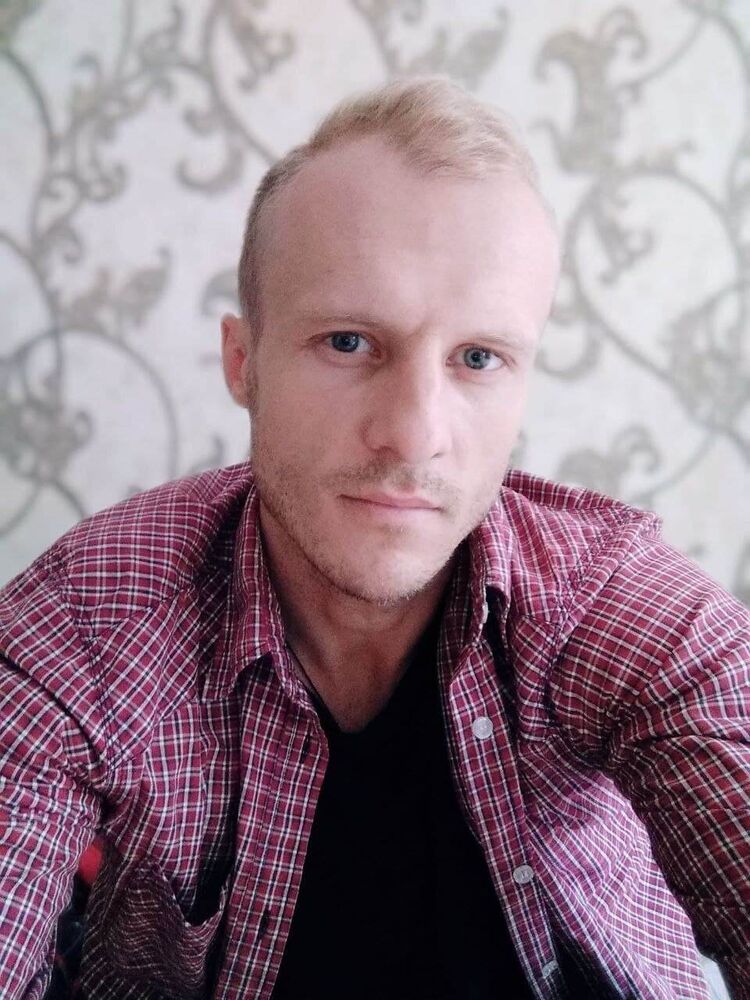  23673131  Luke, 35 ,    