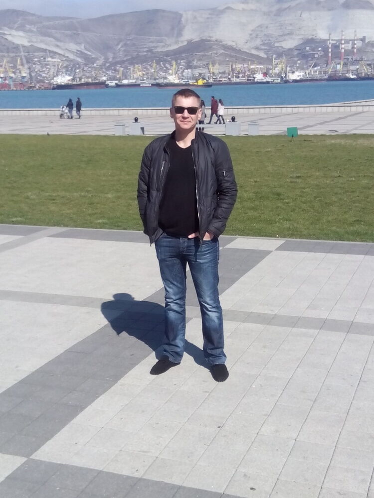  ,   Denis, 46 ,   ,   , c 