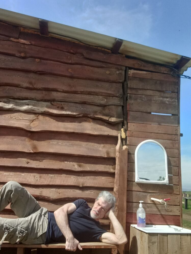  27088881  , 57 ,    