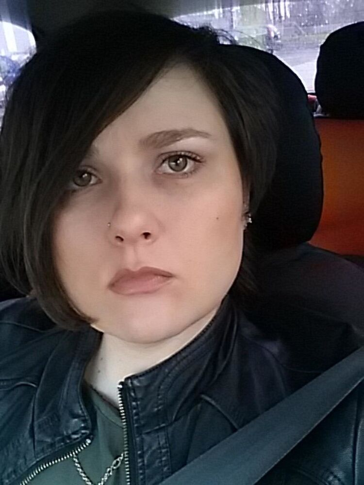  ,   Viktoria, 41 ,   , 