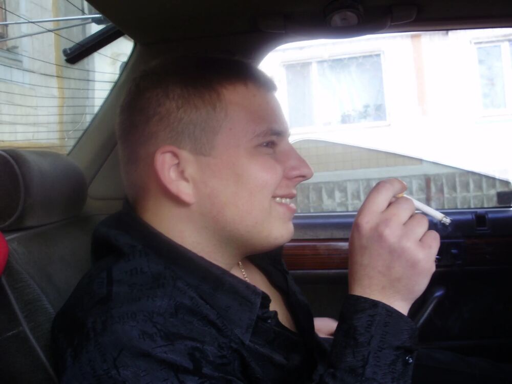  43300371  Artyom, 32 ,    --