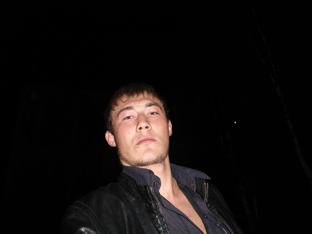  ,   Alik, 32 ,   
