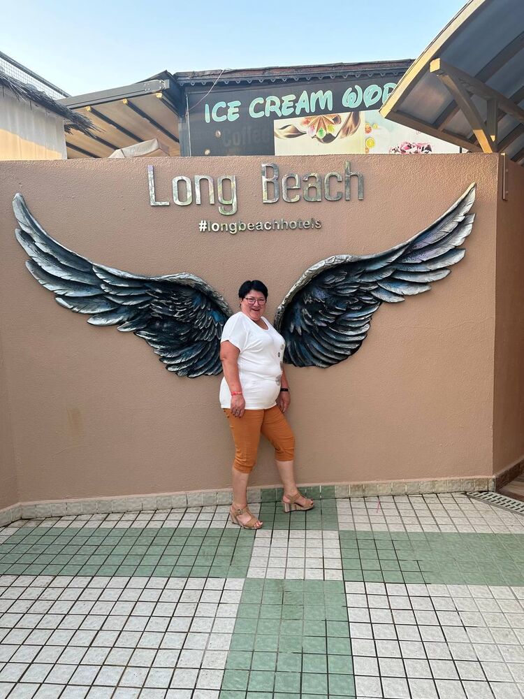 44131811  Elena, 60 ,    