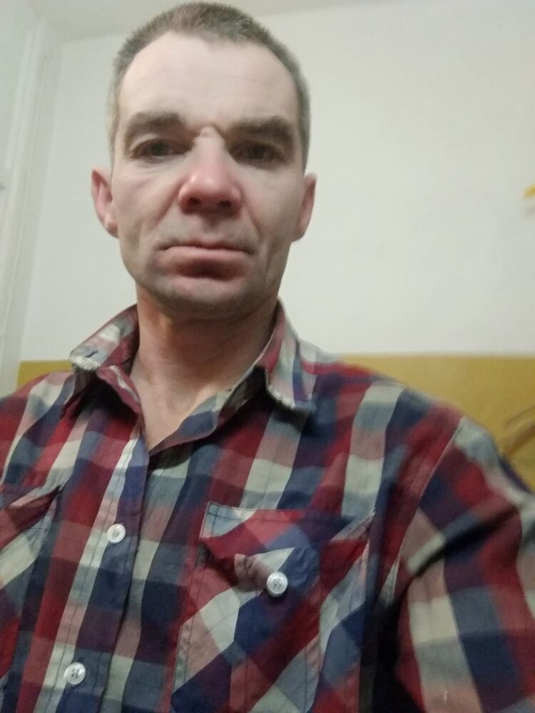  14952971  Robert, 48 ,    