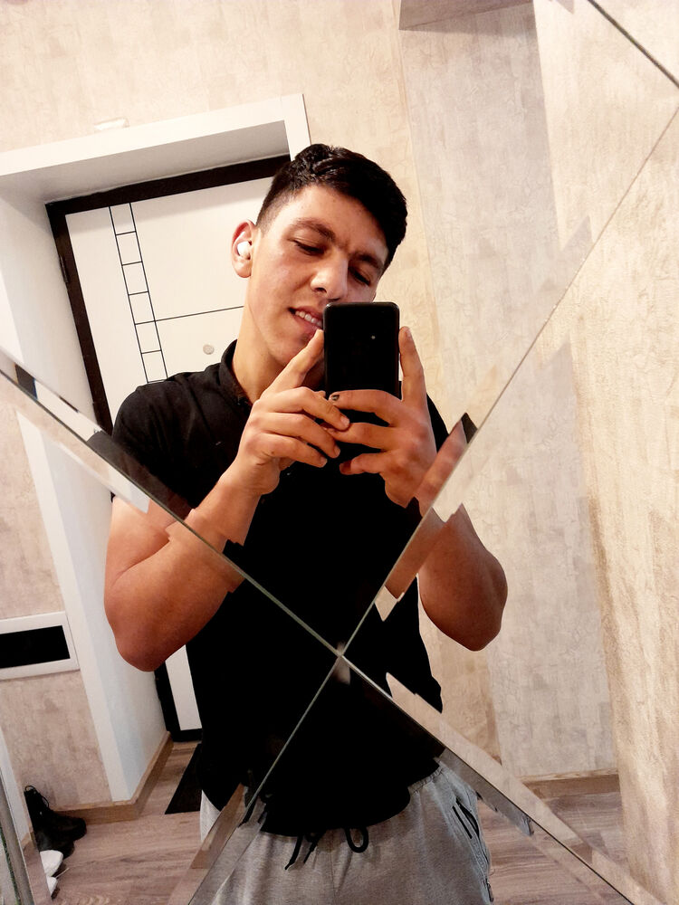  39904841  Edik, 22 ,    