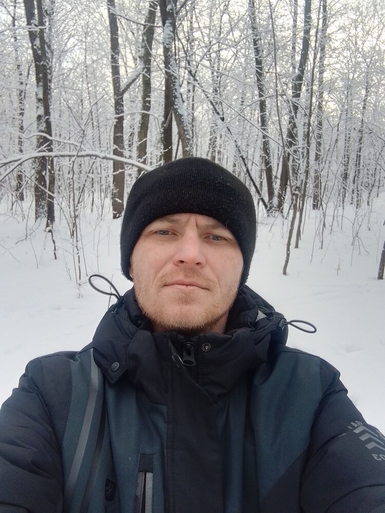  40459361  Pavel, 37 ,    
