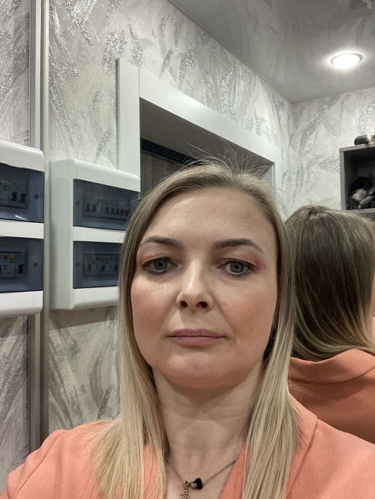  43453761  Anna, 44 ,    