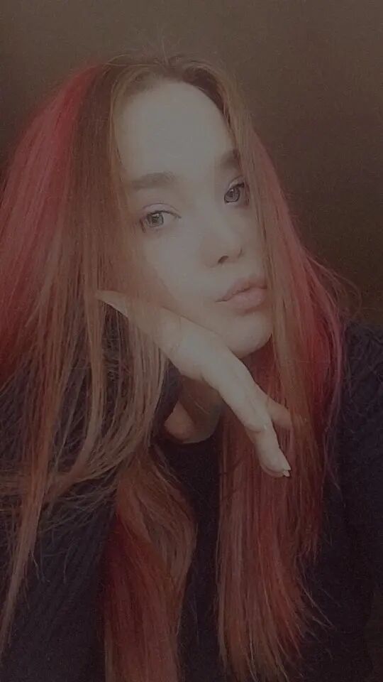  ,   Valeria, 25 ,   