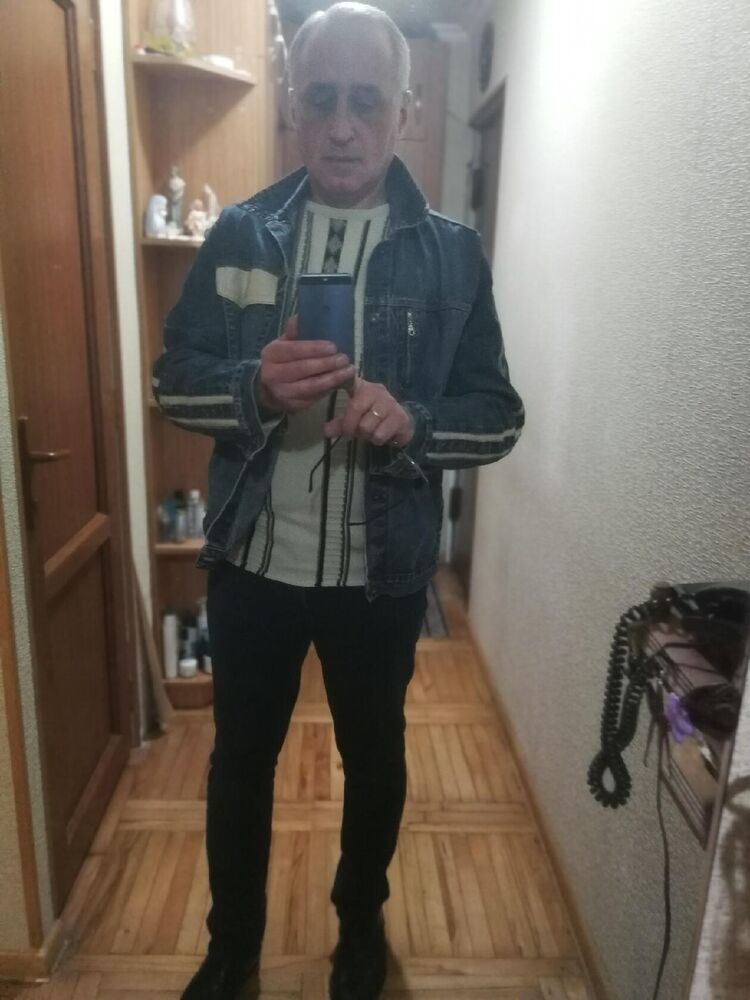  37790331  Zurab, 58 ,    