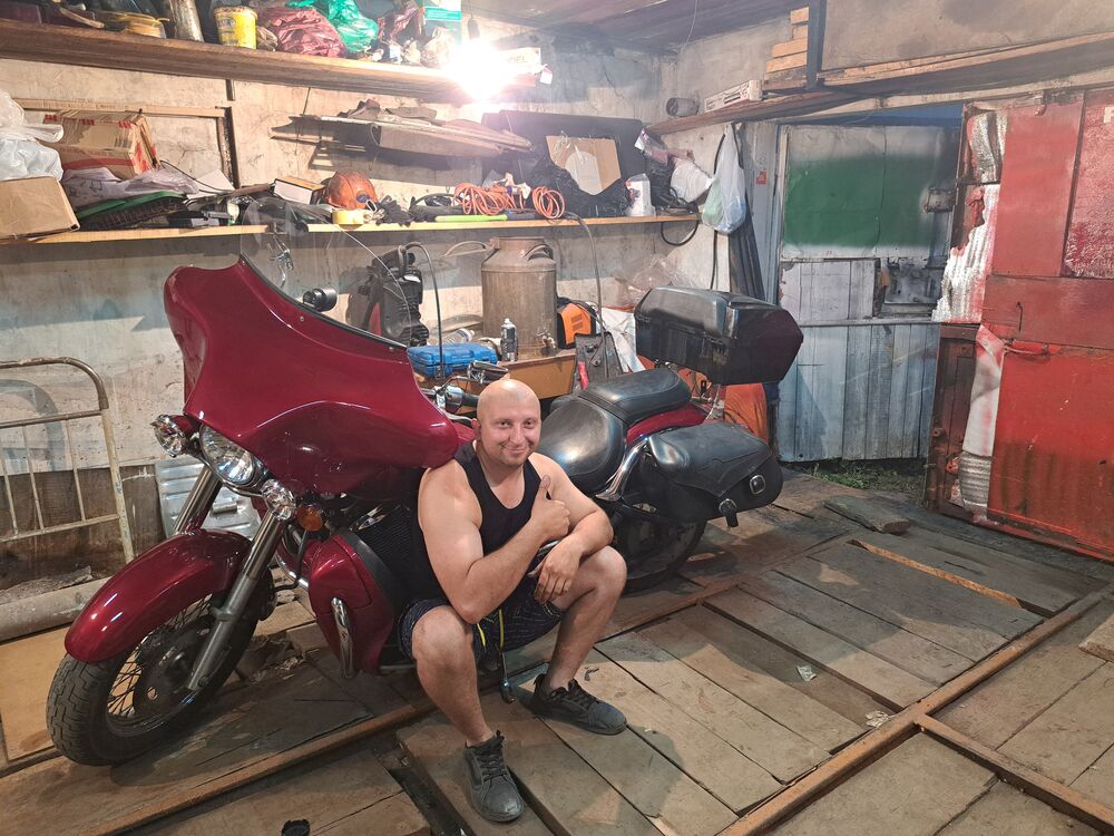  53297771  Viktor, 29 ,    