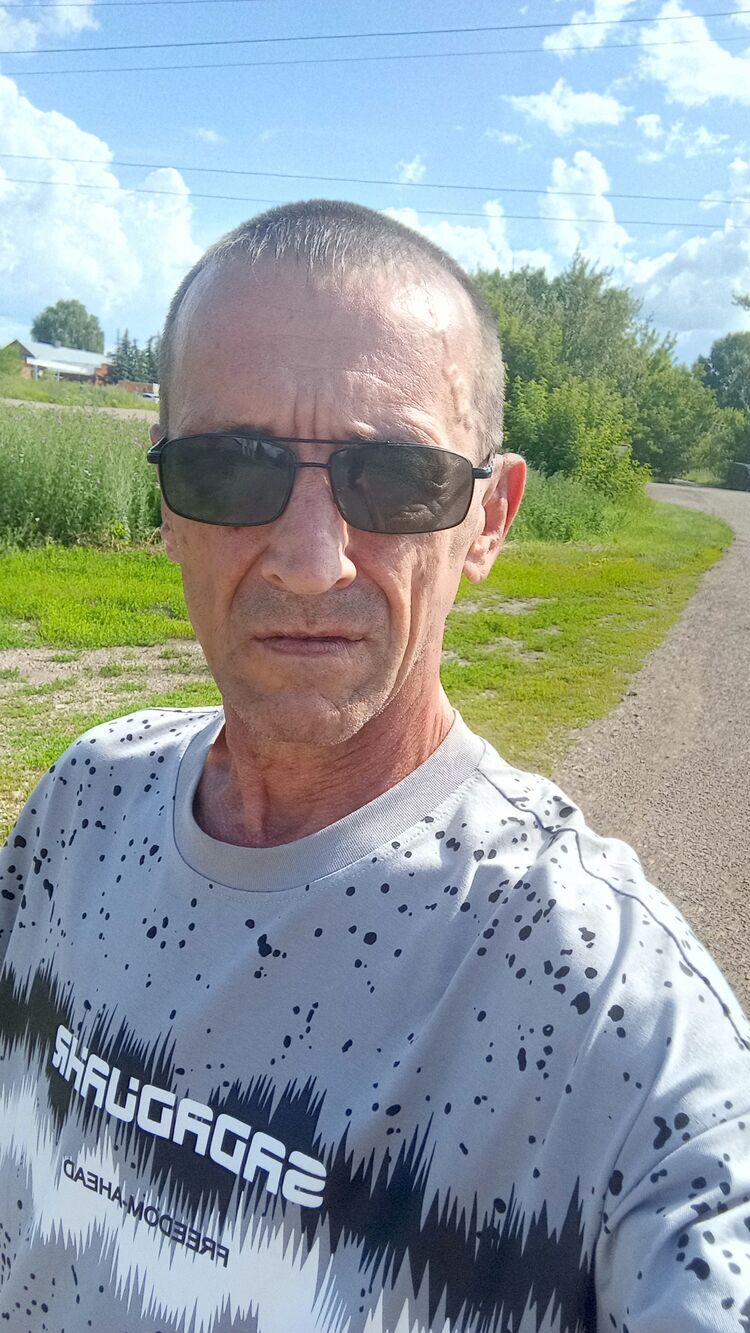  52621741  Viktor, 54 ,    