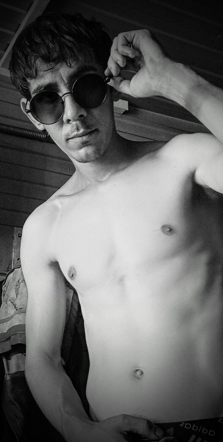  38379681  Kenni, 30 ,    