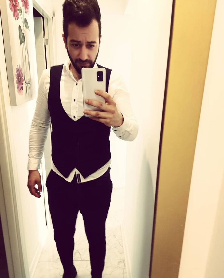  22634991  Cansin Akin, 34 ,    