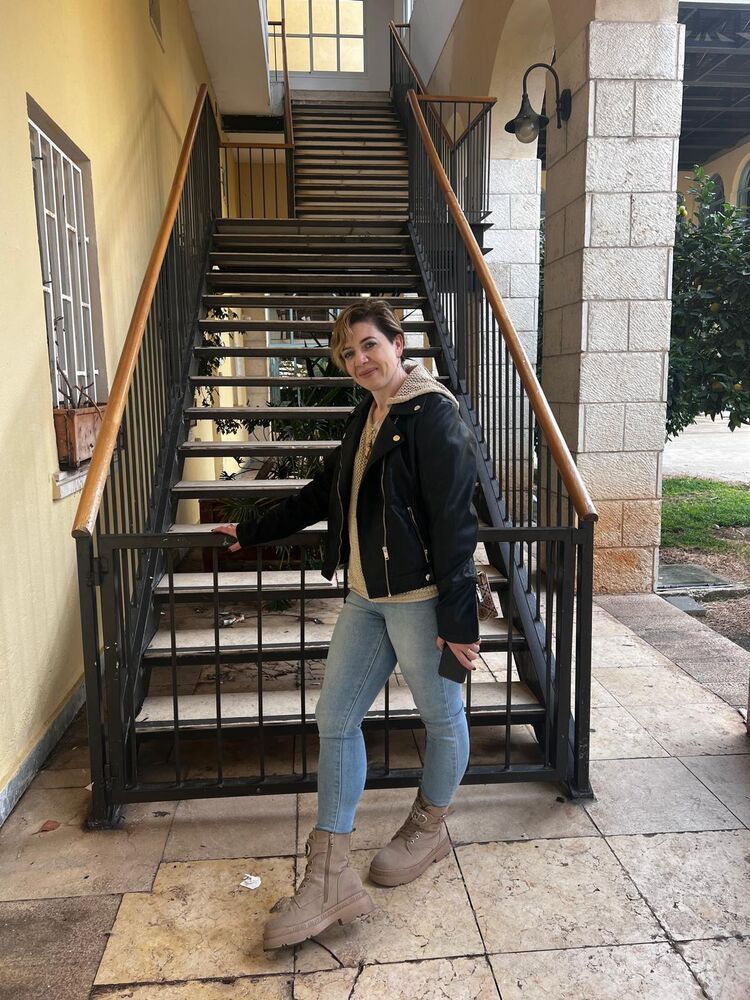  Hod HaSharon,   Ella, 37 ,   ,   , c 