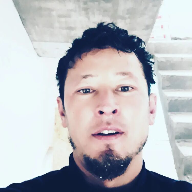  44040771  Ali, 32 ,    